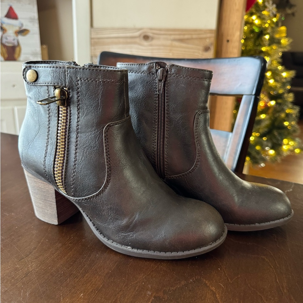 Crown Vintage short boots size 7 1/2